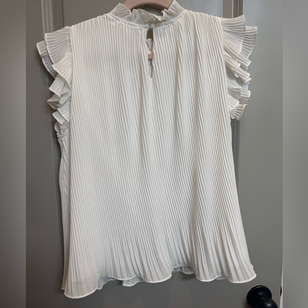 Pants Store Ruffle Top - Picture 2 of 3